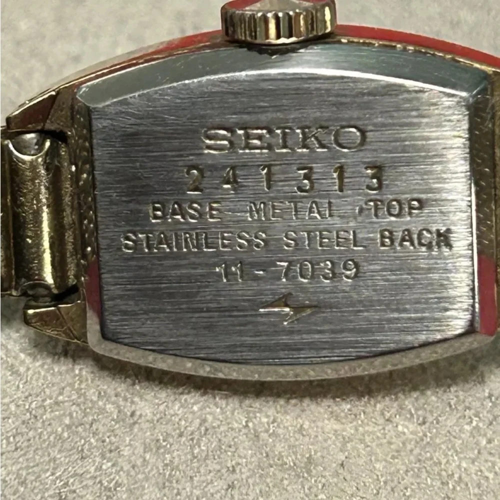 Vintage Seiko Ladies Gold Tone Manual Wind Wrist Watch 241313 Works RARE!‎